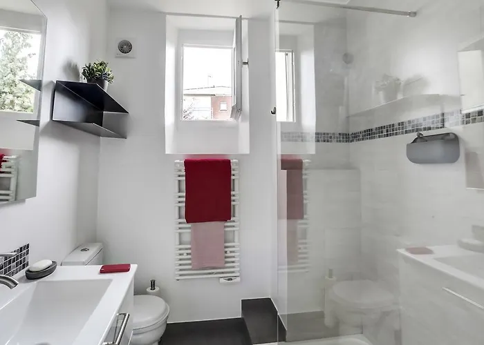 Fontainebleau Sweet Home Apartment